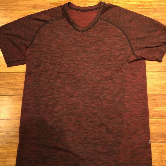 Red and black heathered metal vent tech v neck - Picture 1 of 4